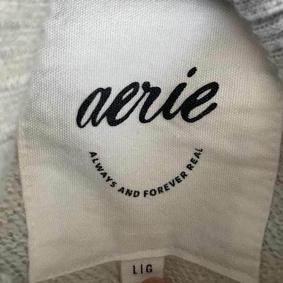 Aerie Women’s Cropped Mock Neck Sweatshirt- Size L
NWT - Picture 3 of 4